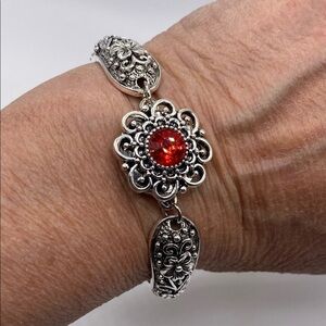Victorian Style Elegant Carved Vintage Style Bracelet W/ 18mm Snap Perfect Gift!